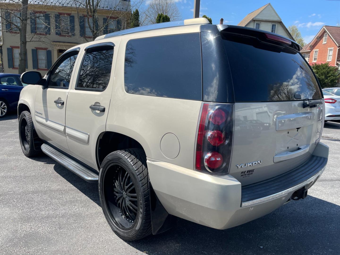 2008 GMC Yukon Denali AWD (1GKFK63848J) with an 6.2L V8 OHV 16V engine, 4-Speed Automatic Overdrive transmission, located at 101 N. Main Street, Muncy, PA, 17756, (570) 546-5462, 41.207691, -76.785942 - Photo#2